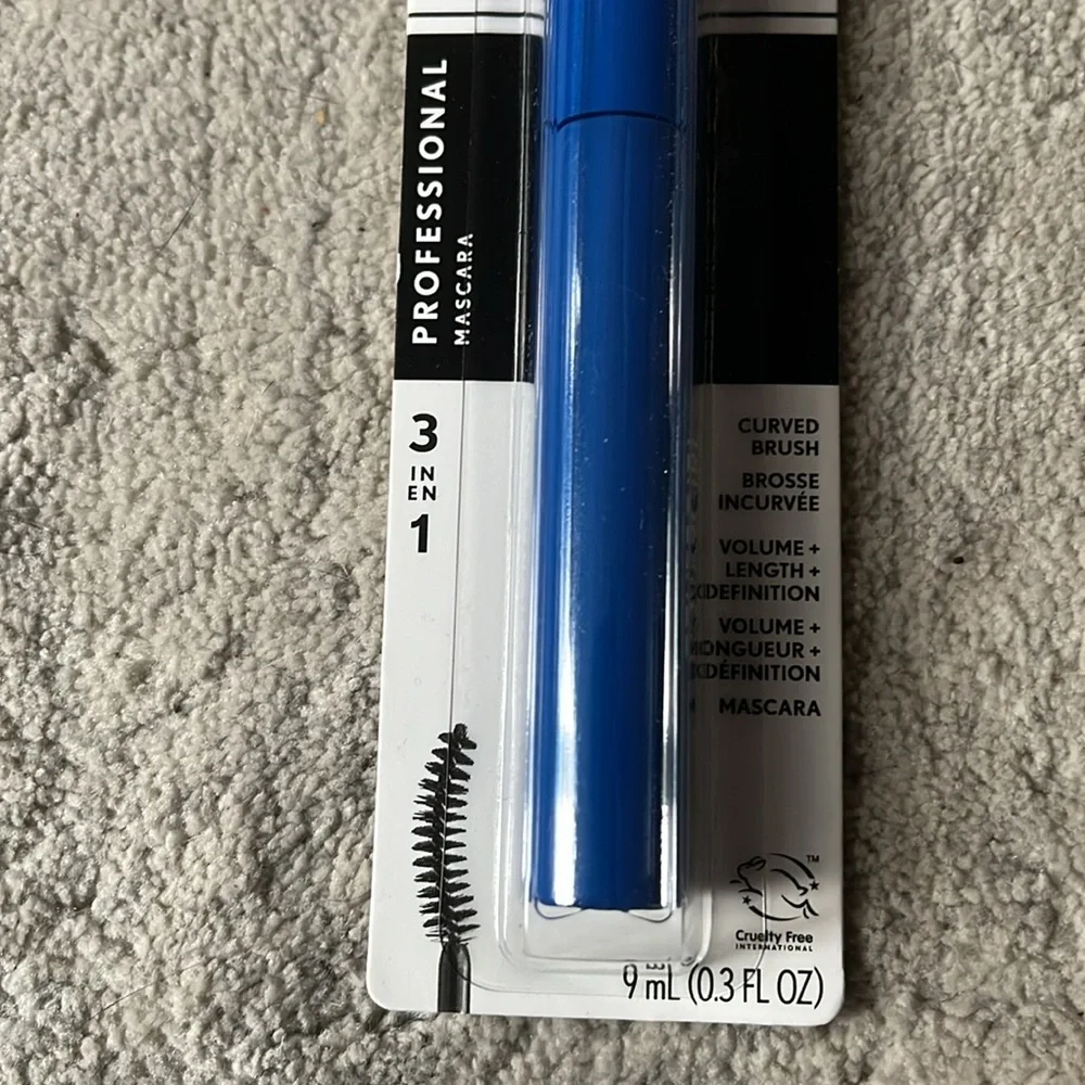 NWT Covergirl Professional Mascara 200 Very Black
